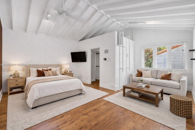 Building Photo - 113 NE 101st St