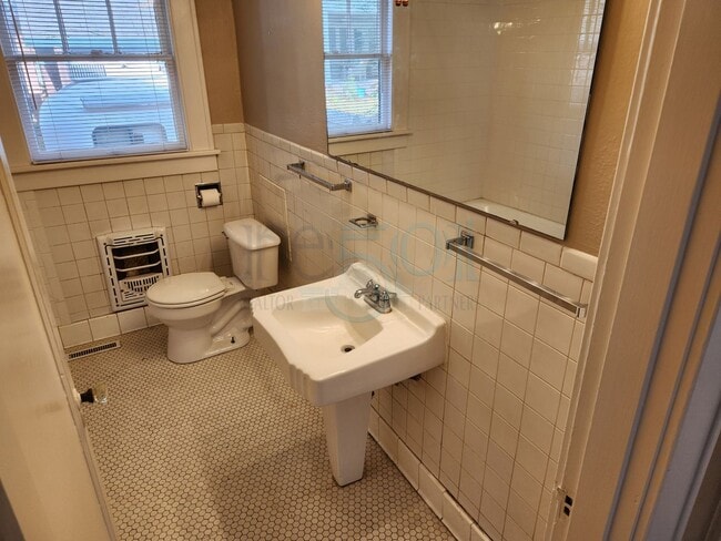 Building Photo - Forest Park School District!