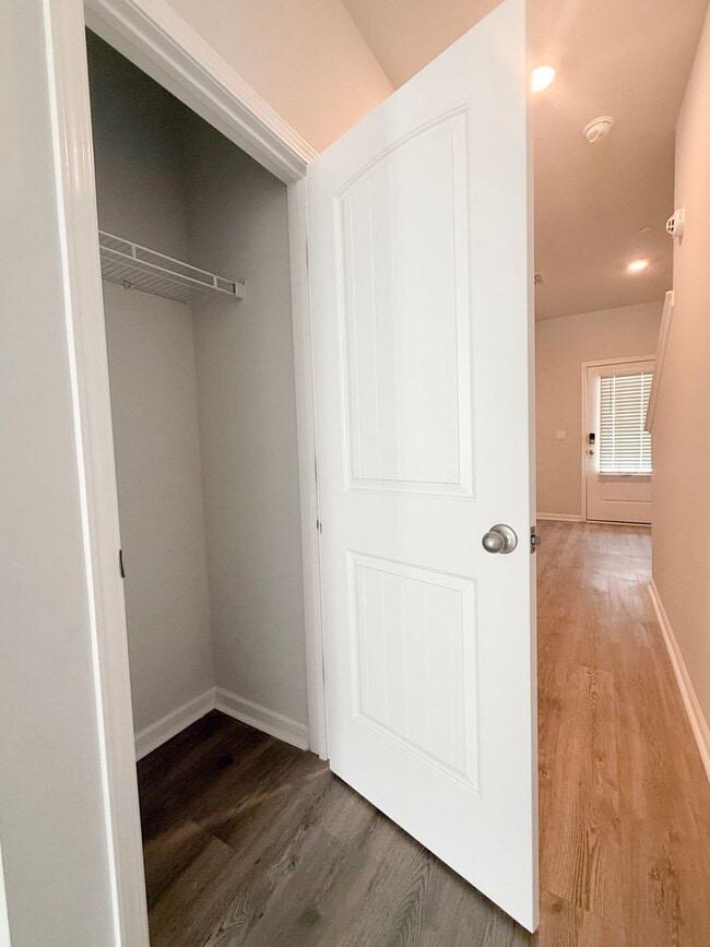 Building Photo - Newly Built 3 Bedroom Home - Baxter