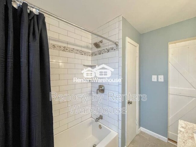 Building Photo - 528 Plantation Dr