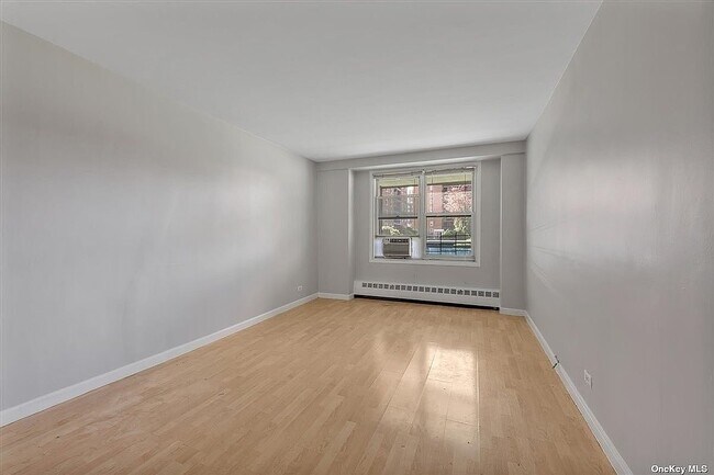 Building Photo - 97-40 62nd Dr