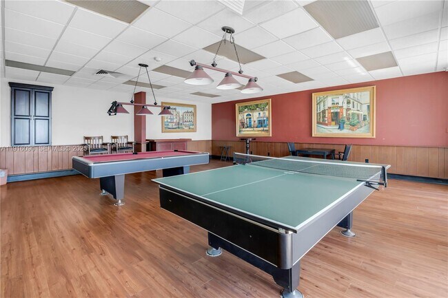 Building Photo - 500 Bayview Dr