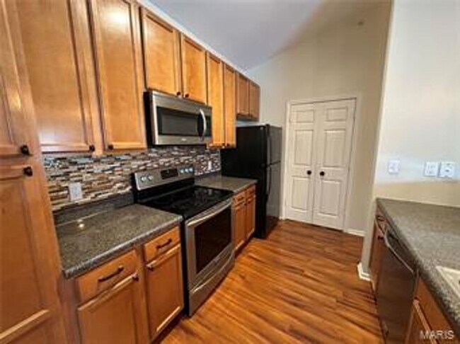 Building Photo - Beautiful Condo in Mehlville