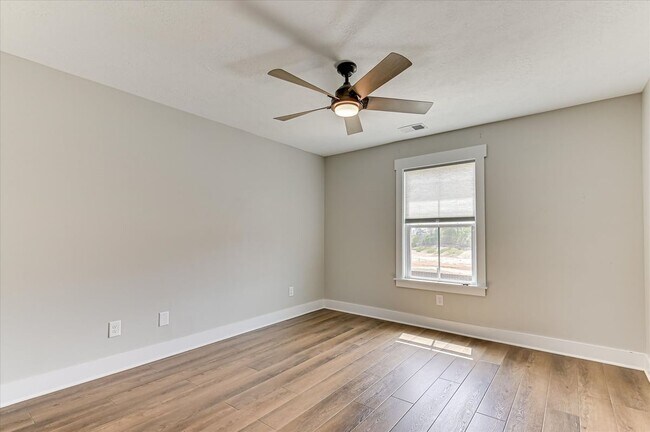 Building Photo - 419 Barrow Ln