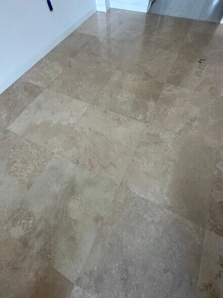 Building Photo - 690 SW 1st Ct