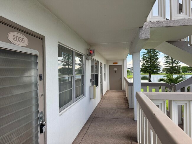 Building Photo - 2039 Rexford A