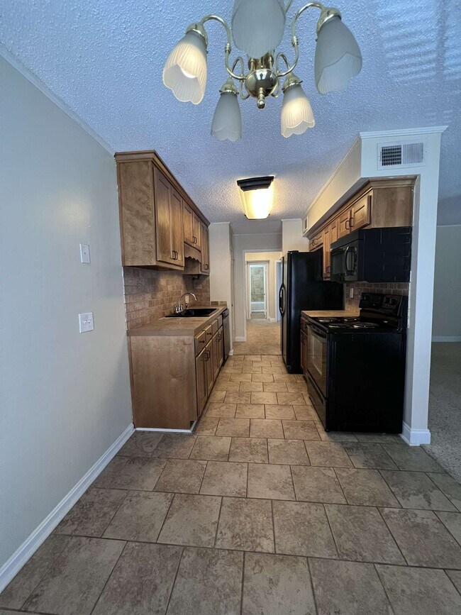 Kitchen - 3501 Loop Rd