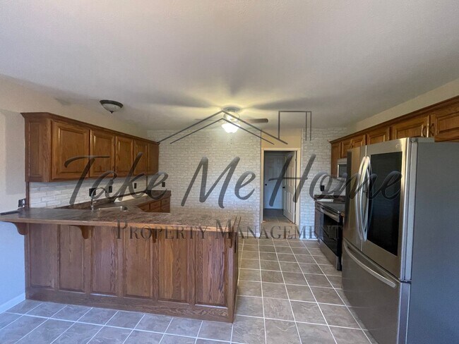 Building Photo - 4 Bedroom in Willard School District!
