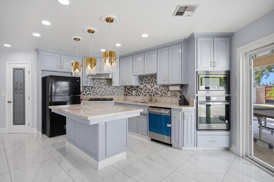 Building Photo - 10721 Loughton Ave