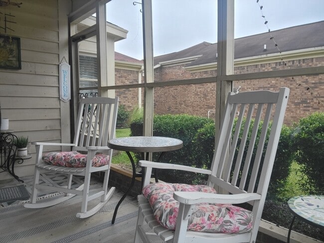 Building Photo - 140 Patio Pl