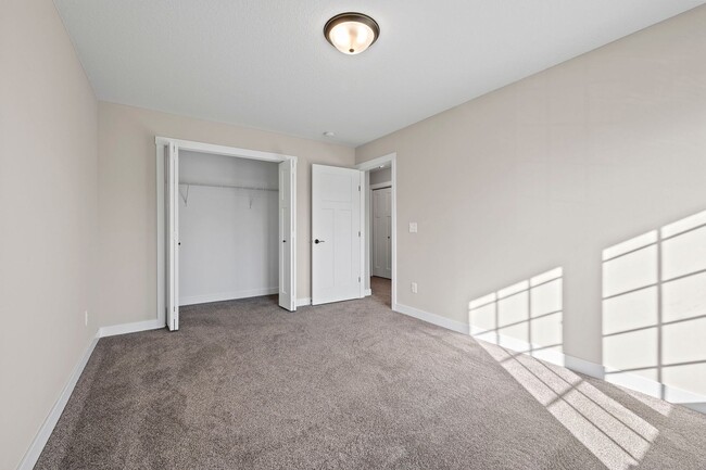Building Photo - New 3 Bedroom Townhome