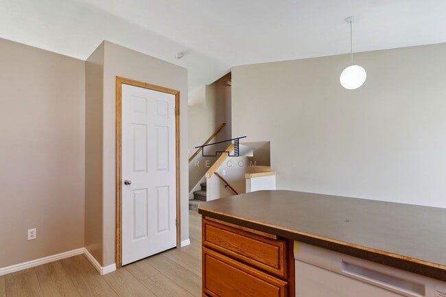 Building Photo - Updated Roy Utah 5 Bedroom 2 Bathroom Home!!