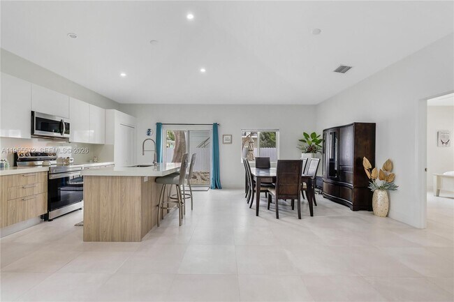 Building Photo - 640 Colson Dr