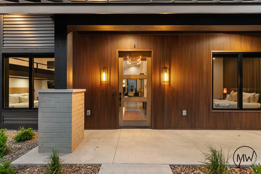 Building Photo - 17585 Mary Ln
