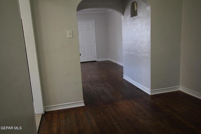 Building Photo - 3315 Sacramento Ave