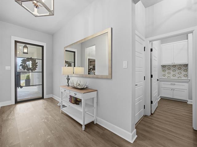 Building Photo - 2325 Offerande Dr