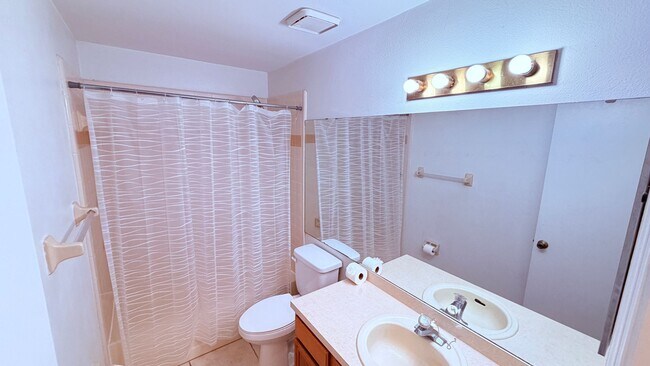 Building Photo - Bright 3/2 Home Near UCF with Vaulted Ceilings & Spacious Backyard!