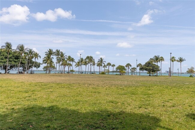 Building Photo - 1900 N Bayshore Dr