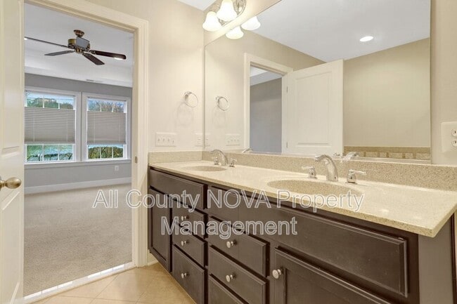 Building Photo - 2093 Laura Mews Pl