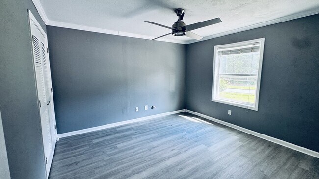 Building Photo - 811 Garden Walk Blvd