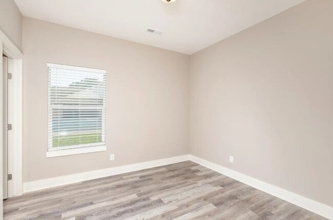 Building Photo - 4476 N Sandplum St