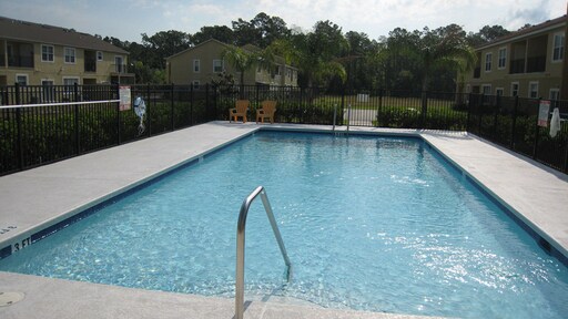 Building Photo - Updated 3 bed 2.5 bath Townhome