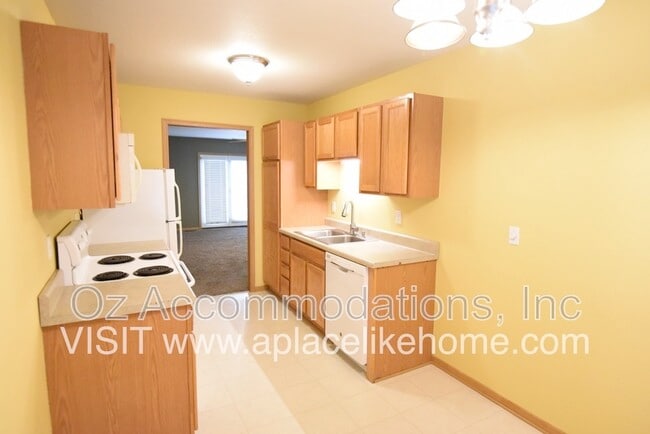 Building Photo - 8626 N Cleveland Ln
