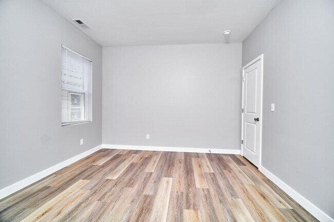 Building Photo - 415 Dequincy St