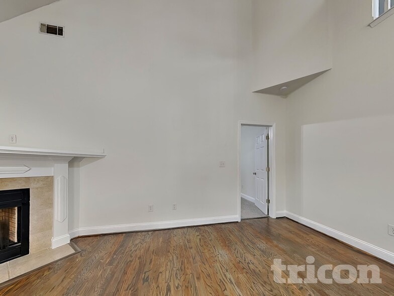 Building Photo - 4884 Somerset Dr