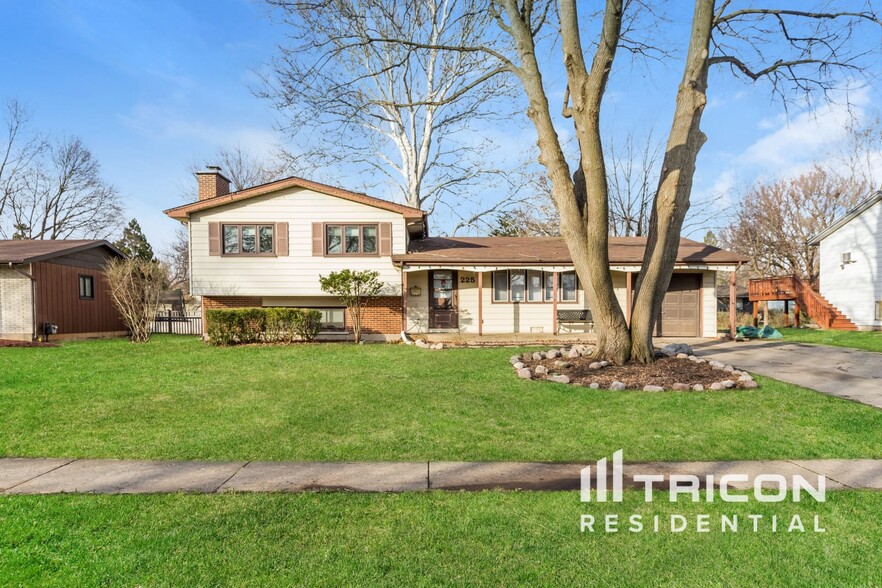 Primary Photo - 225 Lincolnshire Dr