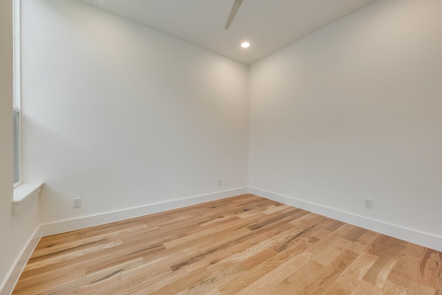 Building Photo - 1906 Annex Ave