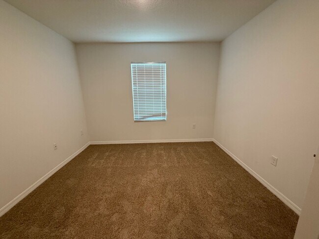Building Photo - 4/2 Groveland Home