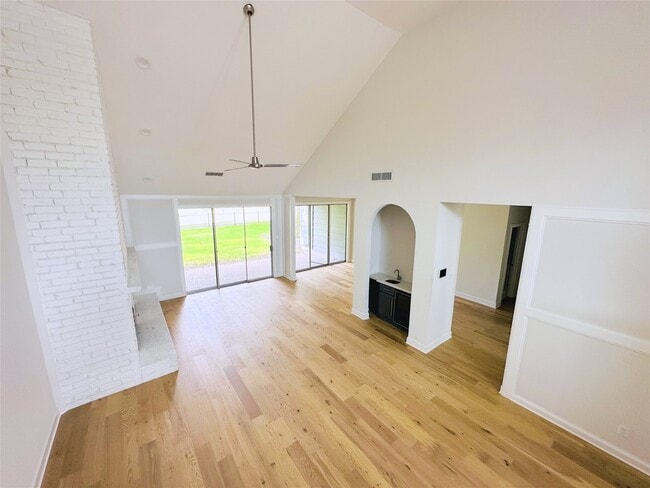 Building Photo - 3202 La Quinta Dr