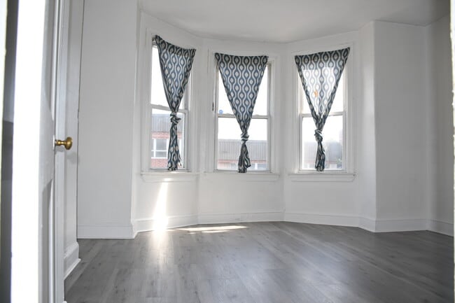 Building Photo - 1430 N 58th St