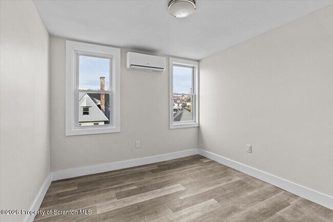 Building Photo - 840 Clay Ave