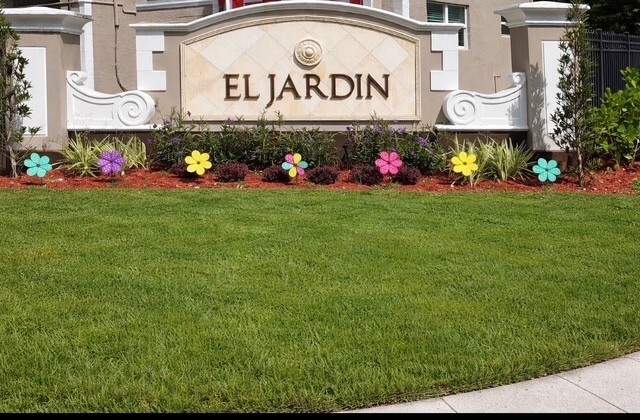 Building Photo - El Jardin Apartments