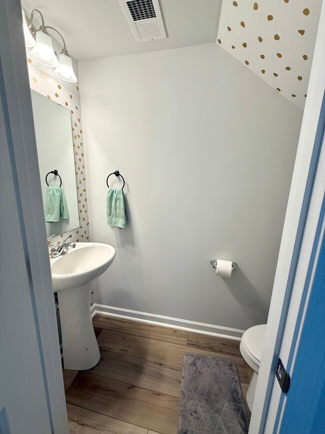 Building Photo - 1444 Donhill Dr