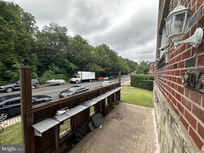Building Photo - 5206 Bingham St