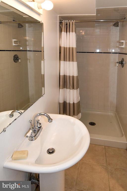 Building Photo - 2426 Observatory Pl NW