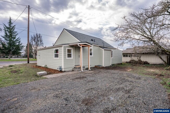 Building Photo - Fully Remodeled 2 Bedroom on a corner lot!