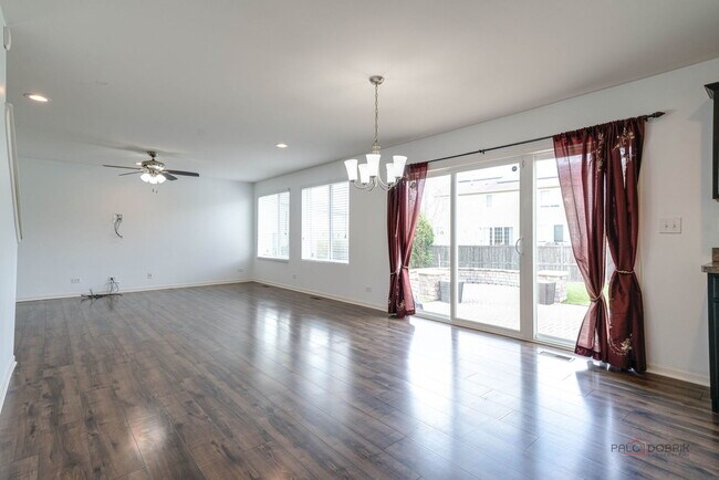 Building Photo - 202 Minuet Cir