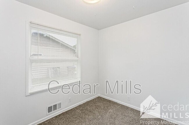 Building Photo - 1422 Cloverdale Dr