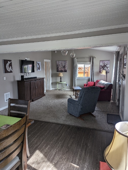 Building Photo - 2BR Fully Furnished Midtown Charmer