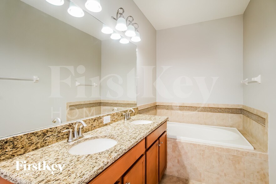 Building Photo - 3542 Cortland Dr