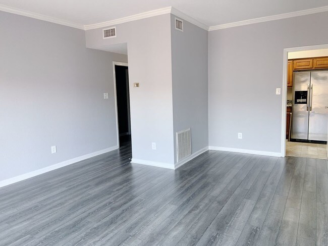 Building Photo - 2425 UNDERWOOD STREET 354
