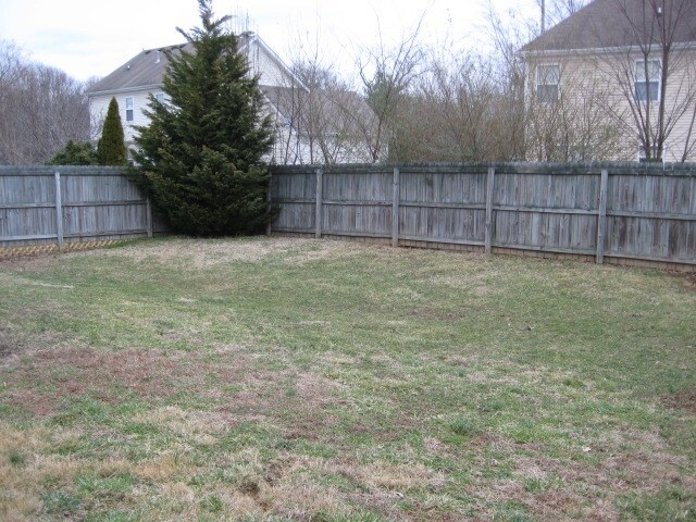 Building Photo - 2404 Adelaide Dr