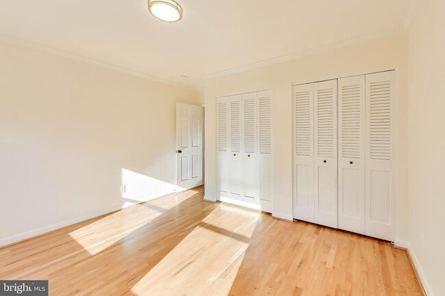 Building Photo - 4001 N Ridgeview Rd