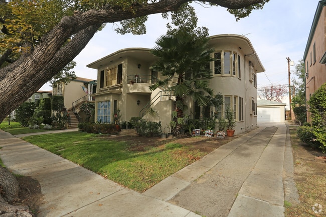 Building Photo - 815 E Doran St