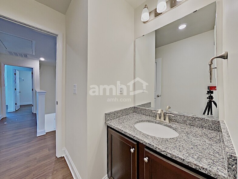 Building Photo - 106 Samara Ln