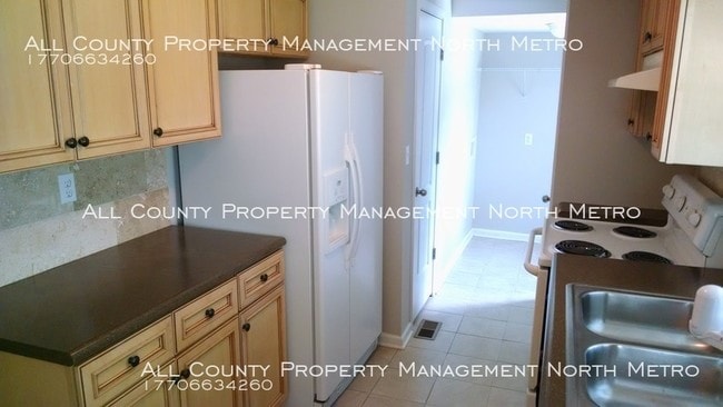 Building Photo - 4646 Pinecrest Dr